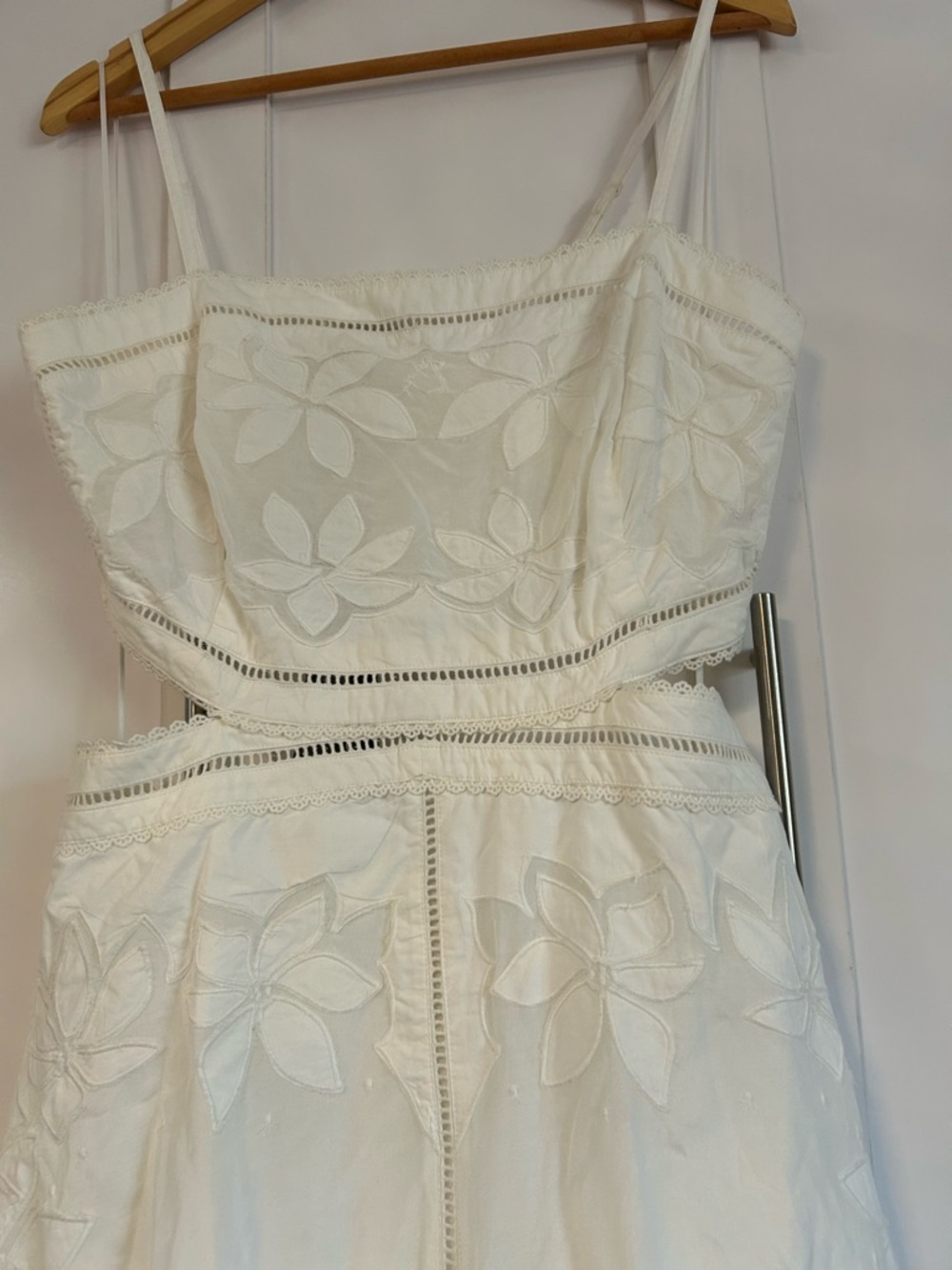 AllSaints white embroidered floral high low cutout midi dress - Picture 3 of 10